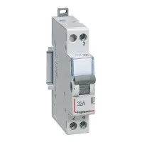 Переключатель CX3 1ПК со средней точкой 32А Leg