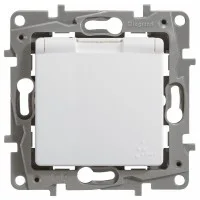 Механизм розетки 1-м СП Etika 2К+З 16А IP44 защ. шторки с заземл. с защ. крышкой безвинт. зажимы бел. Leg 672232