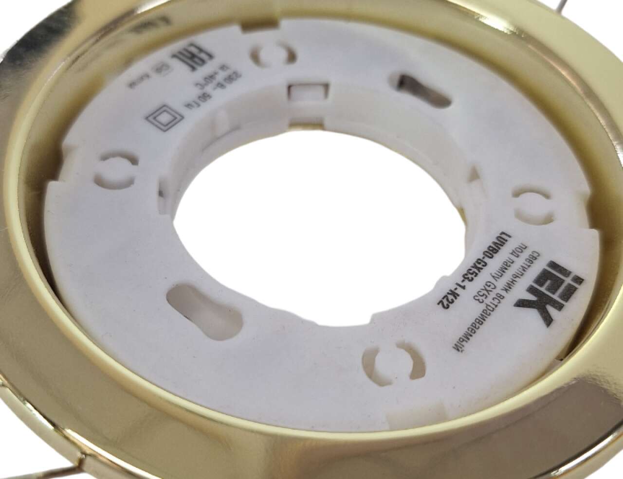 Патрон из термостойкого негорючего пластика обеспечивает безопасность