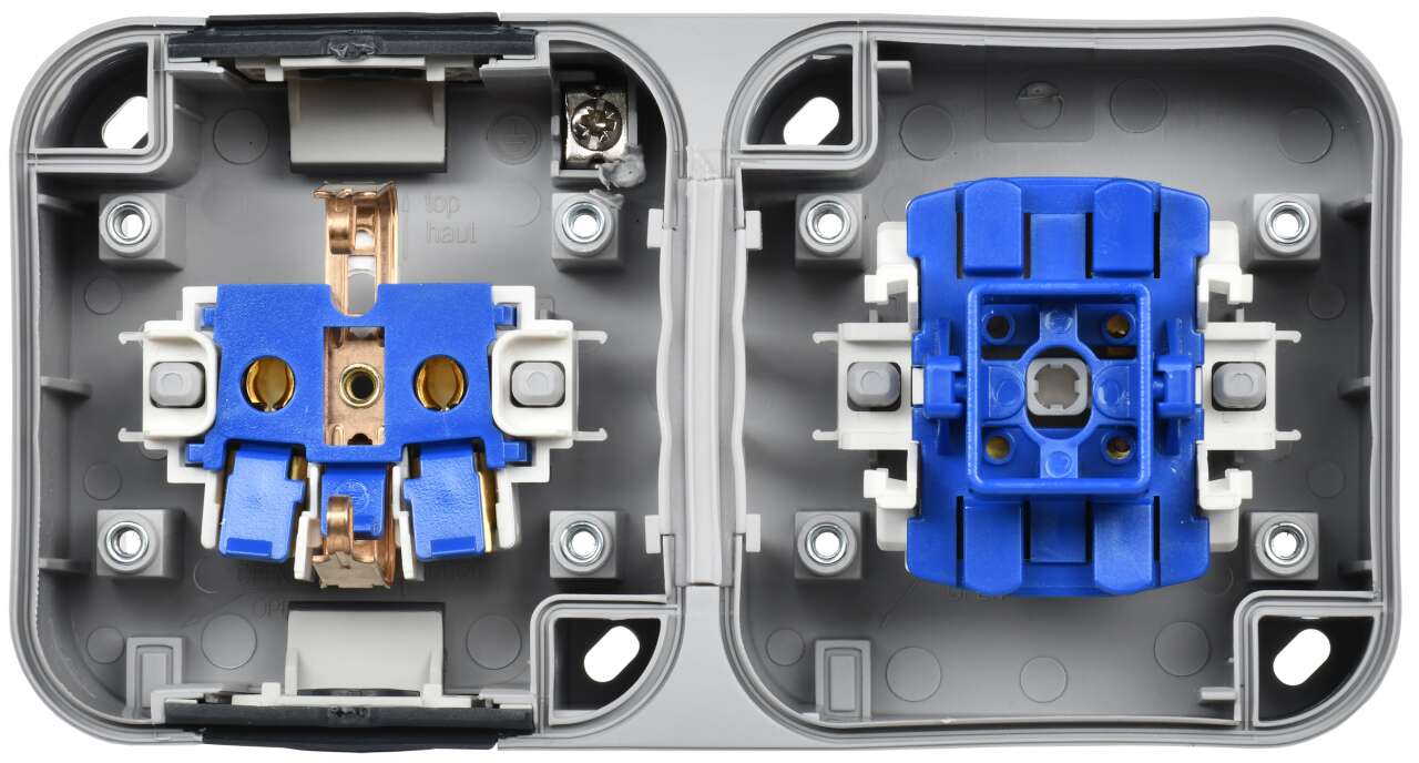 Механизм с самозажимными контактами обеспечивает надёжное и быстрое подключение.