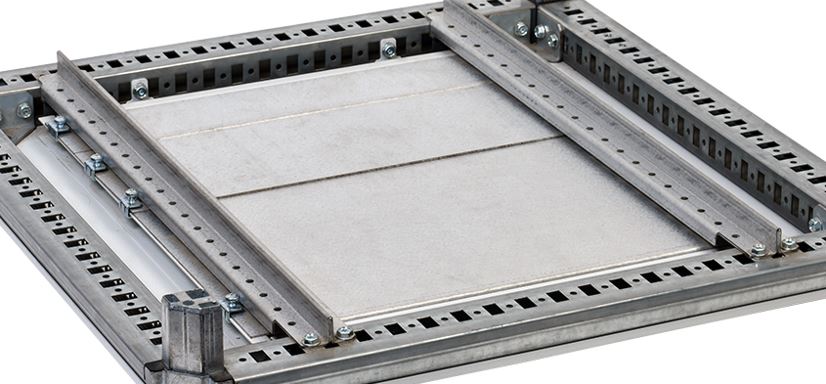 Возможность получить кабельный ввод размером по периметру шкафа при снятии нижней панели-основания.