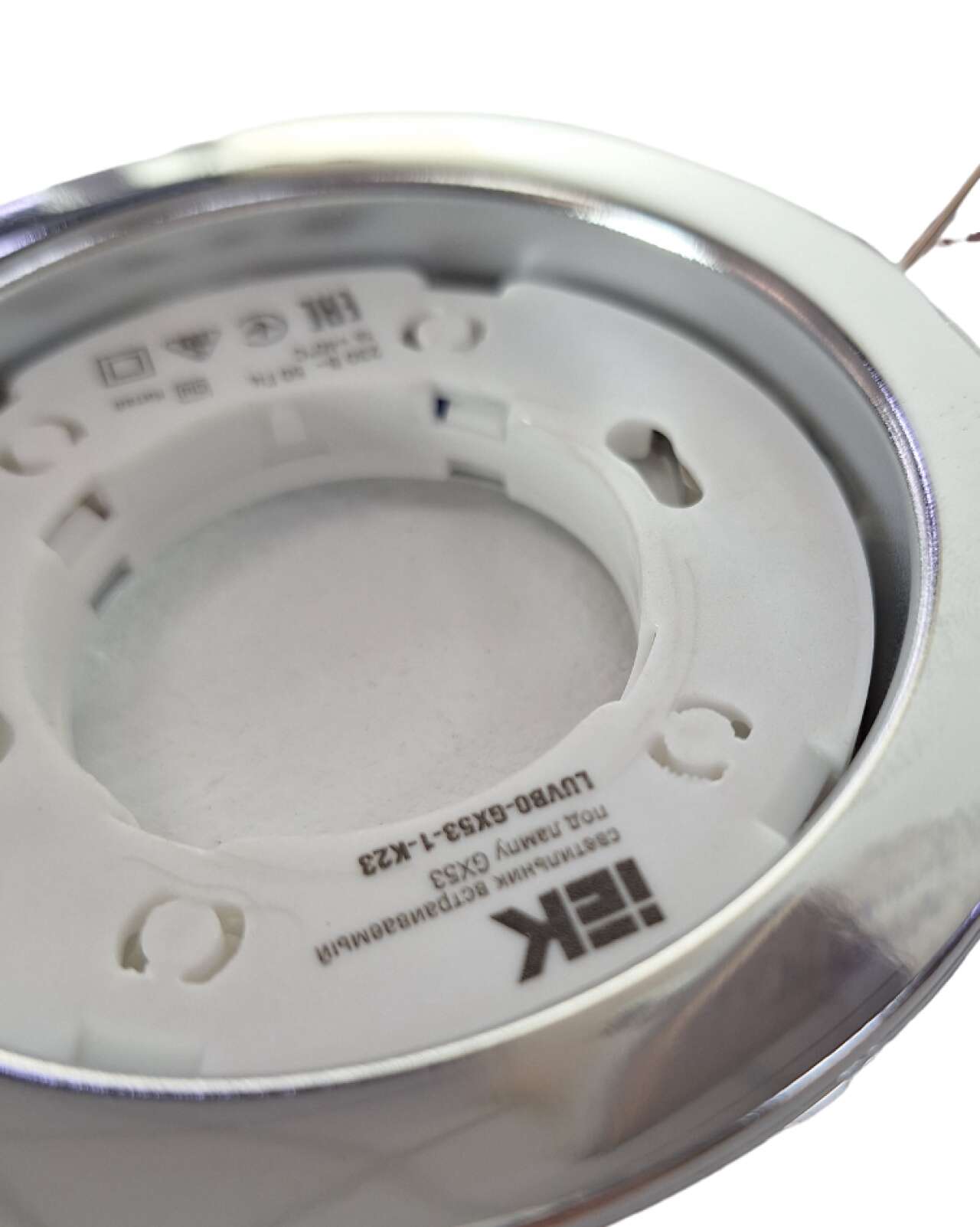 Патрон из термостойкого негорючего пластика обеспечивает безопасность