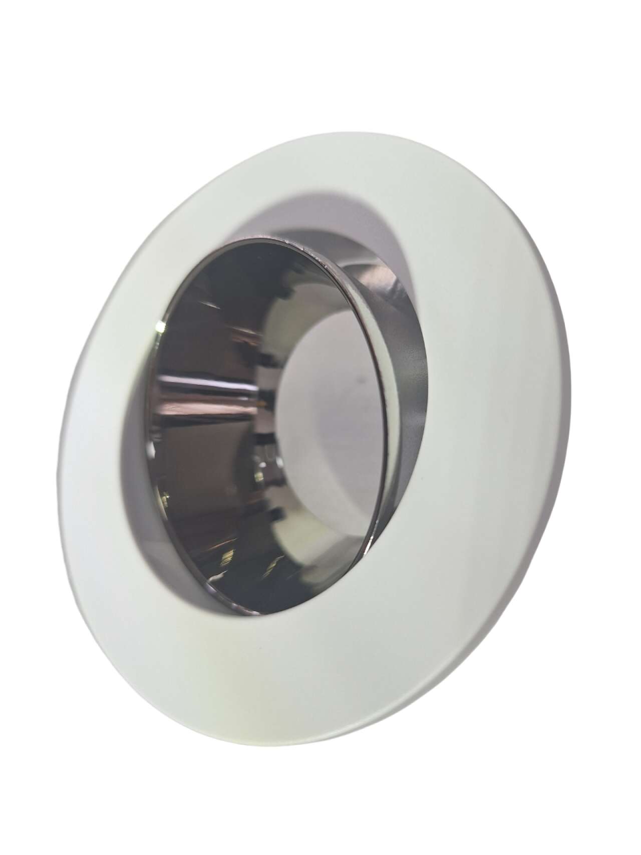 Поворотная конфигурация цветного декор элемента позволяет изменять угол освещения