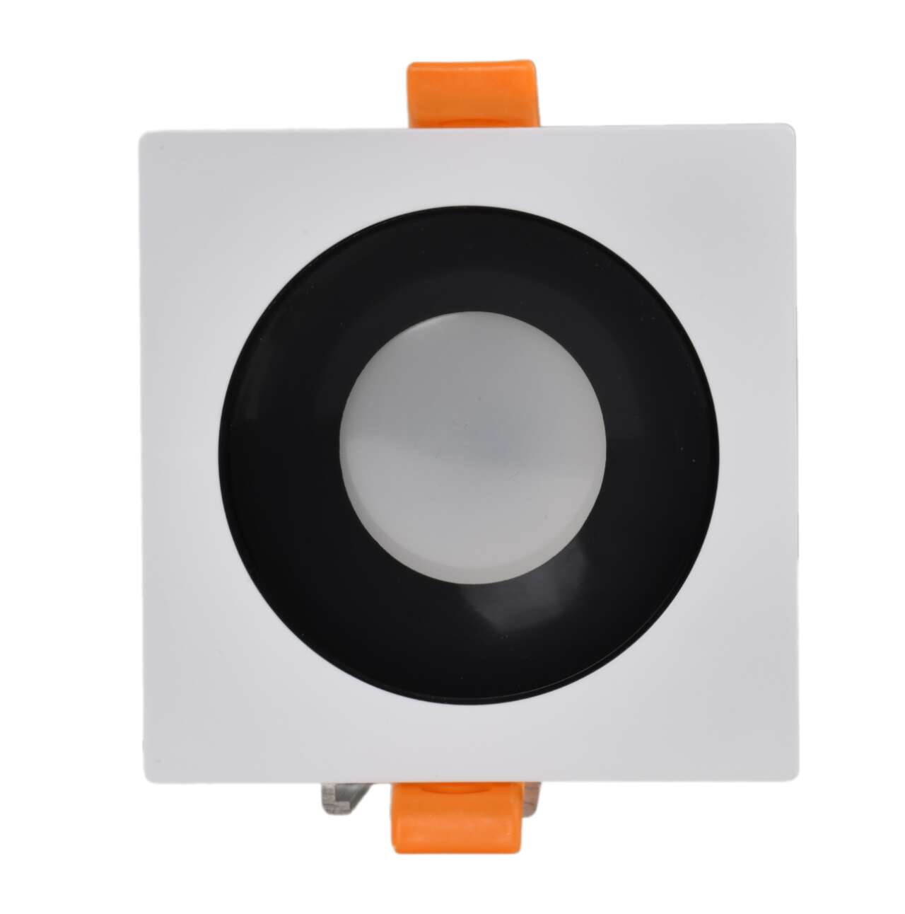 Гладкий внутренний отражатель равномерно распределяет свет