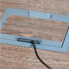 Размещение на одном уровне с полом, а так же наличие специального места под вкладку напольного покрытия позволяет сохранить эстетичность интерьера.