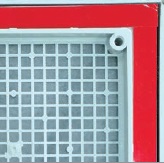 Эффективное предотвращение попадания воды и пыли внутри шкафа за счет самоклеящегося уплотнителя и фильтрующего материала класса G4.