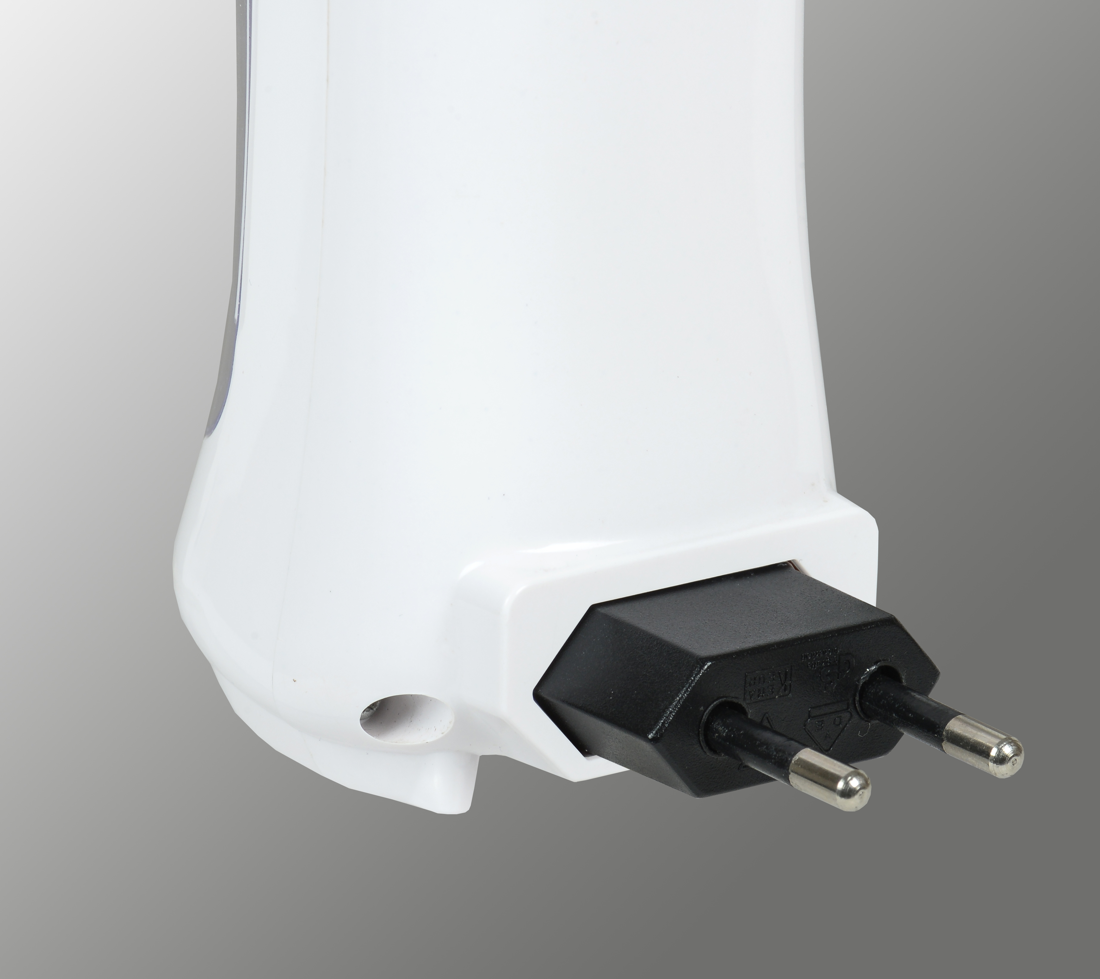 Выдвижная вилка для заряда аккумулятора.