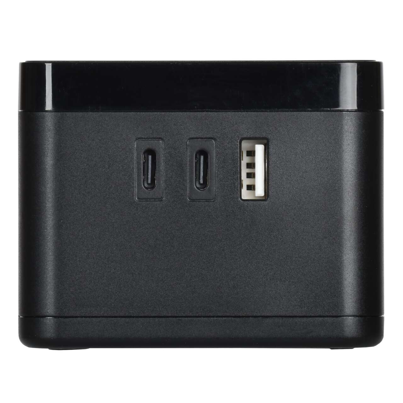 Разъемы типа USB-A и USB-C для зарядки разных устройств